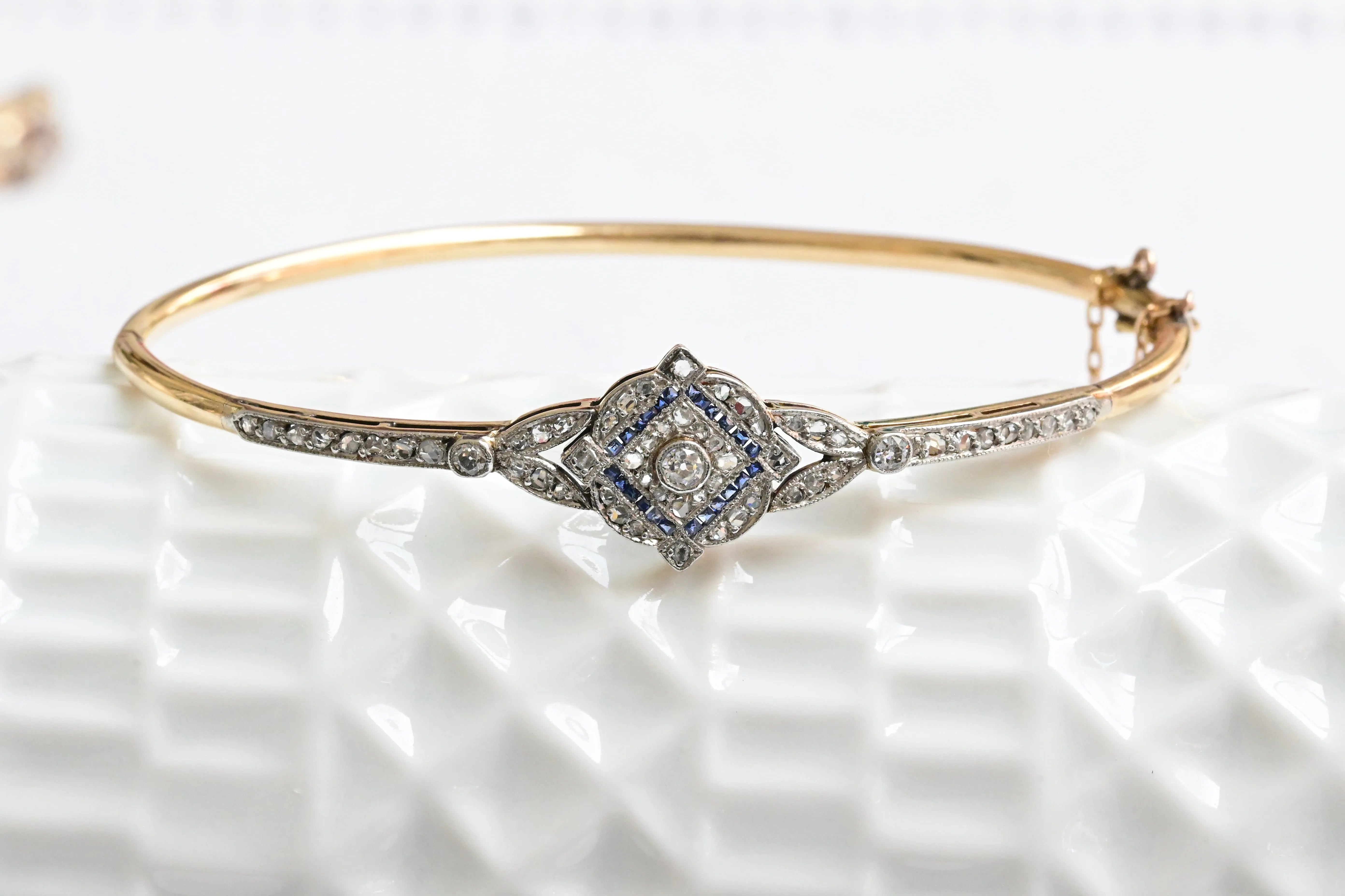 Art deco rigid bracelet with sapphires and diamonds