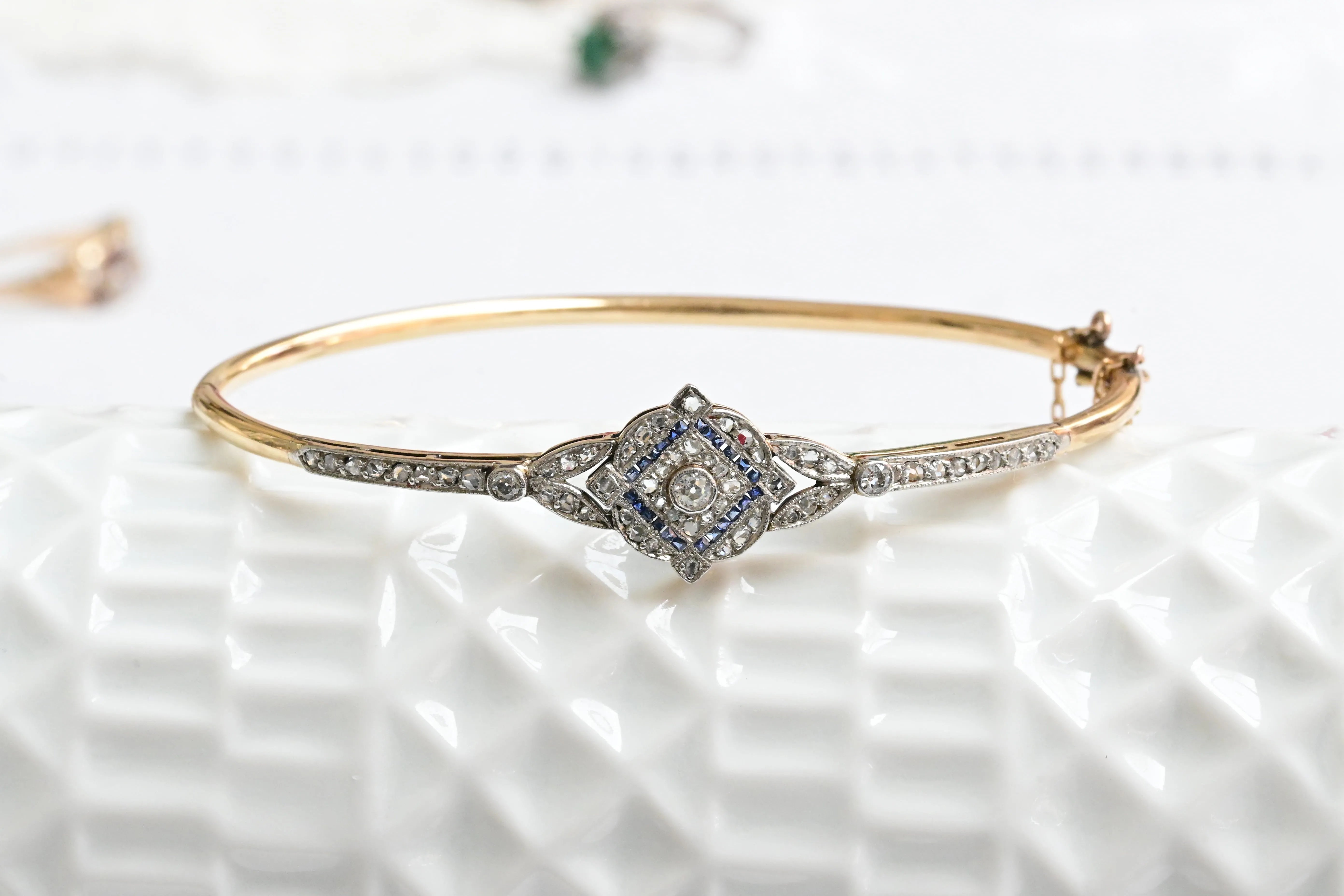 Art deco rigid bracelet with sapphires and diamonds