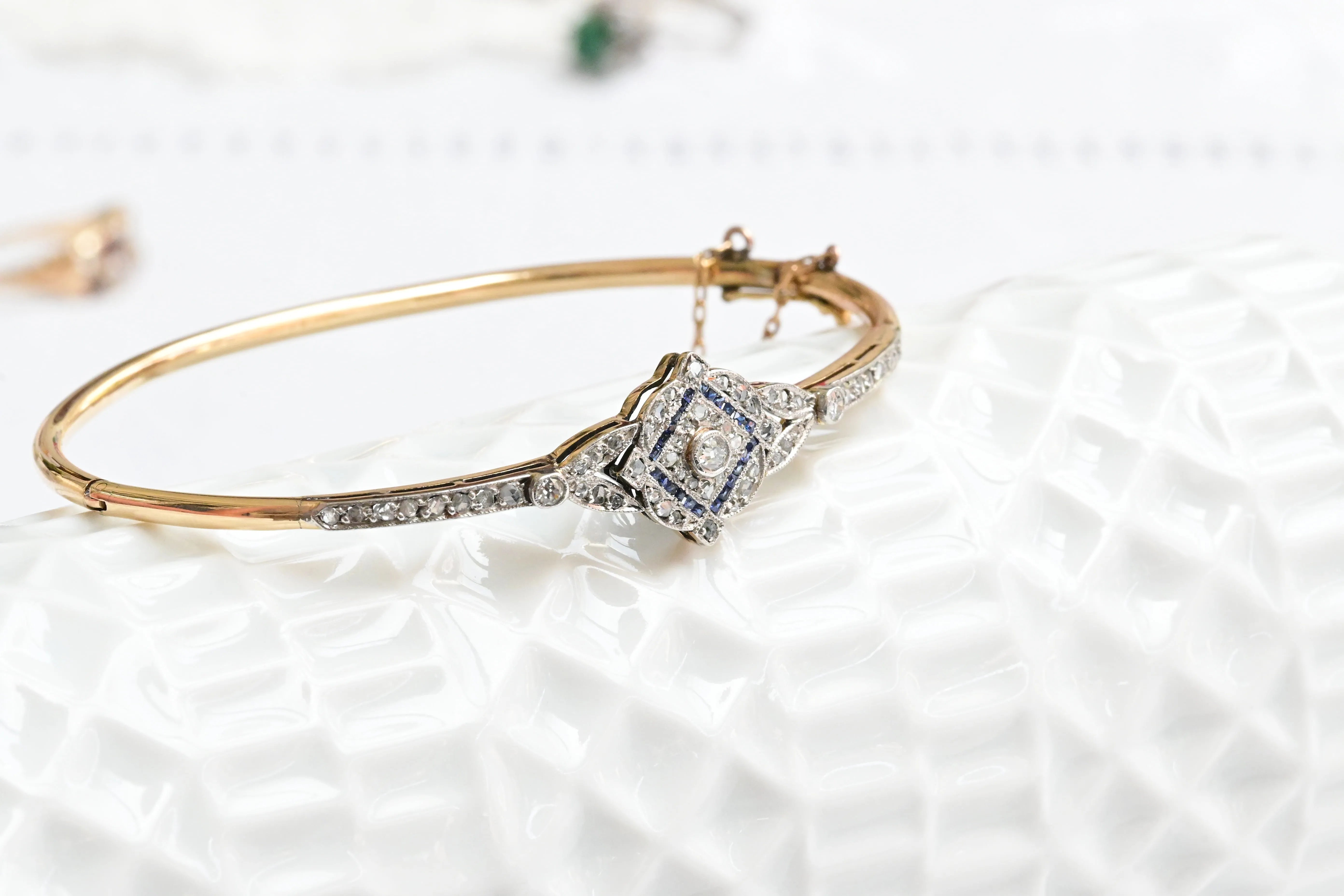 Art deco rigid bracelet with sapphires and diamonds